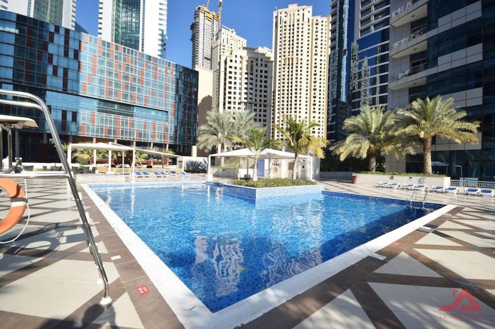 Cozy Marina & Sea View Apt In Bay Central Tower Dubai Marina With Modern Gym & Pool, Steps To Beach & Metro المظهر الخارجي الصورة