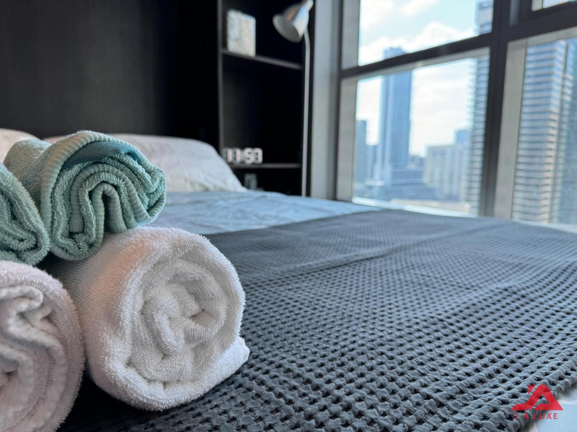 Cozy Marina & Sea View Apt In Bay Central Tower Dubai Marina With Modern Gym & Pool, Steps To Beach & Metro المظهر الخارجي الصورة